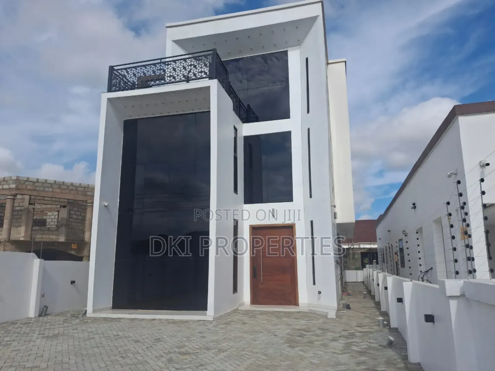 5bdrm House in Dki Properties, East Legon for sale