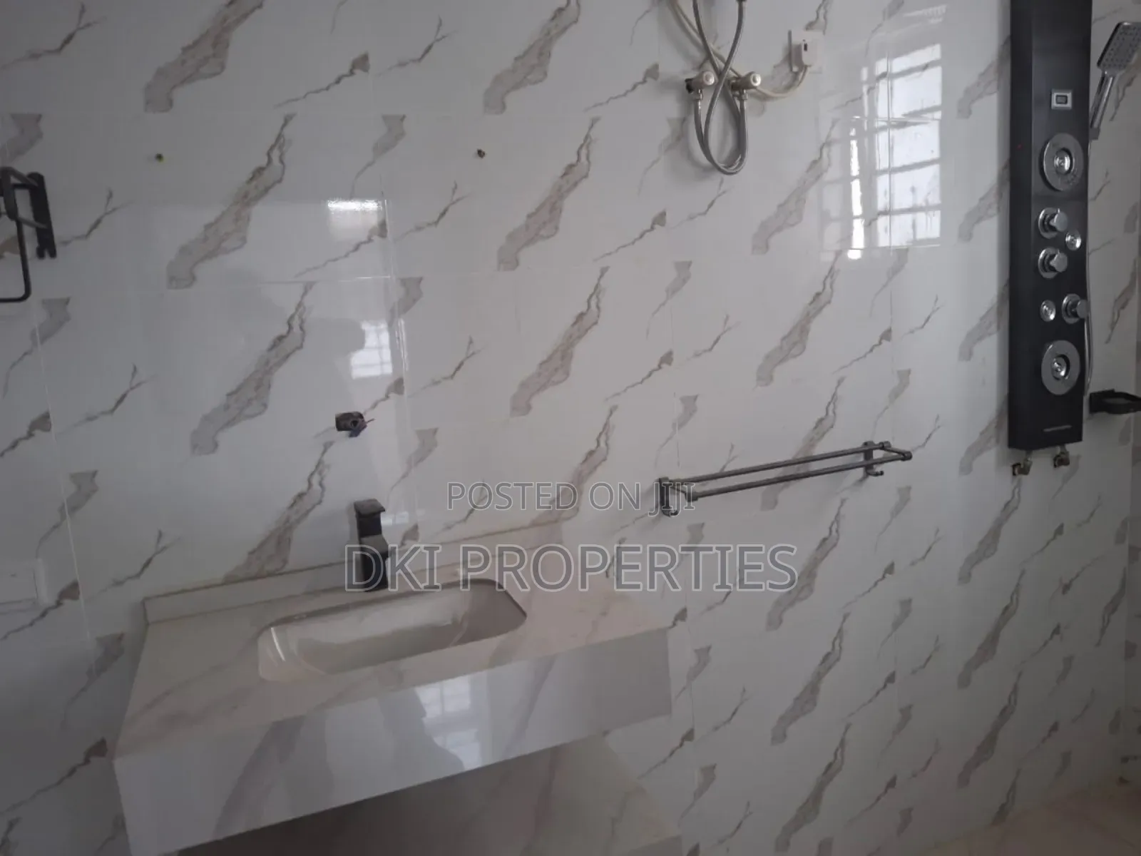 3bdrm House in Dki Properties, East Legon for sale