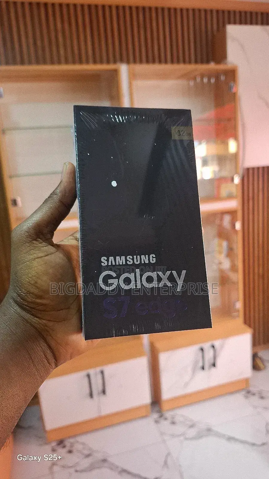 New Samsung Galaxy S7 edge 64 GB Black