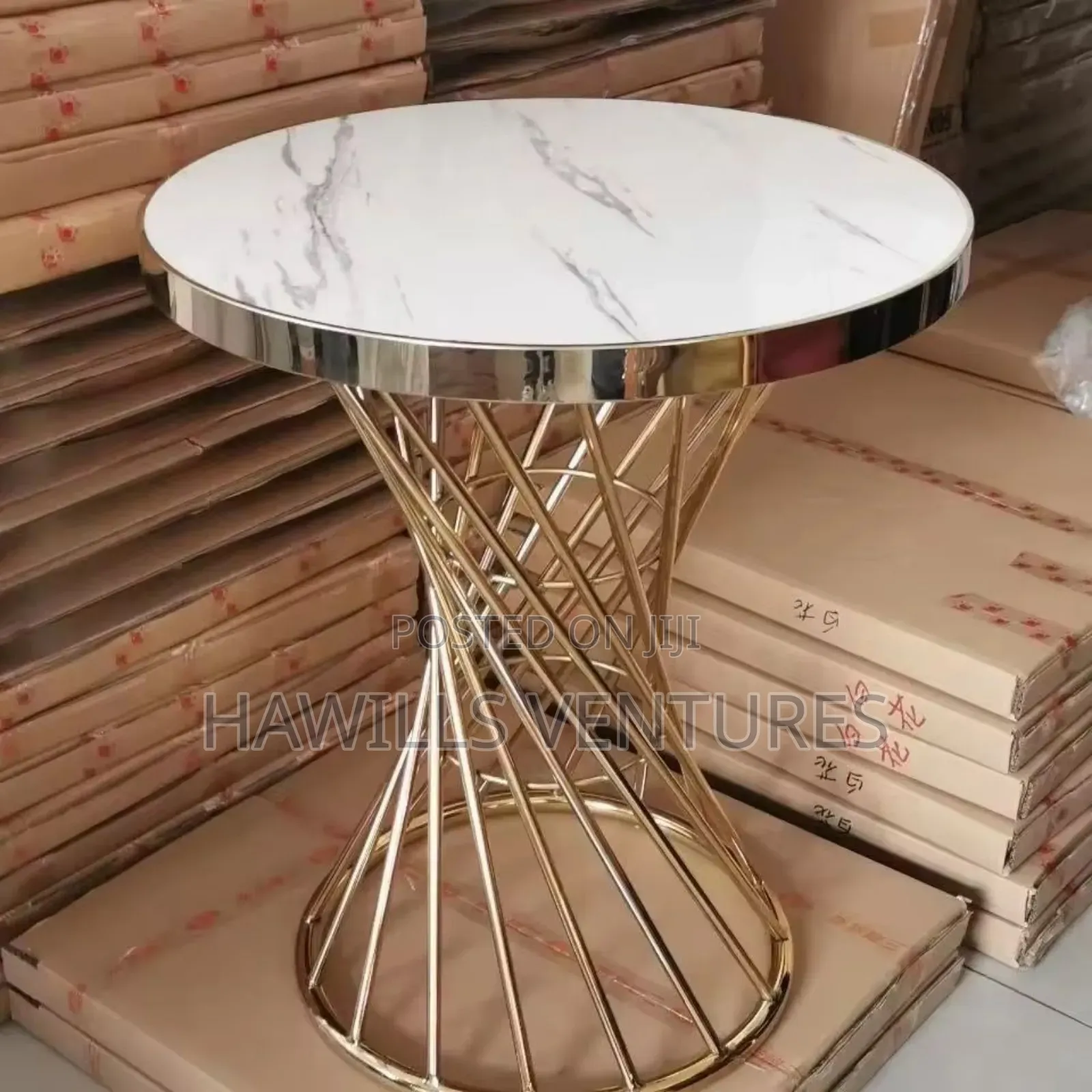 Golden Luxury Cake Table
