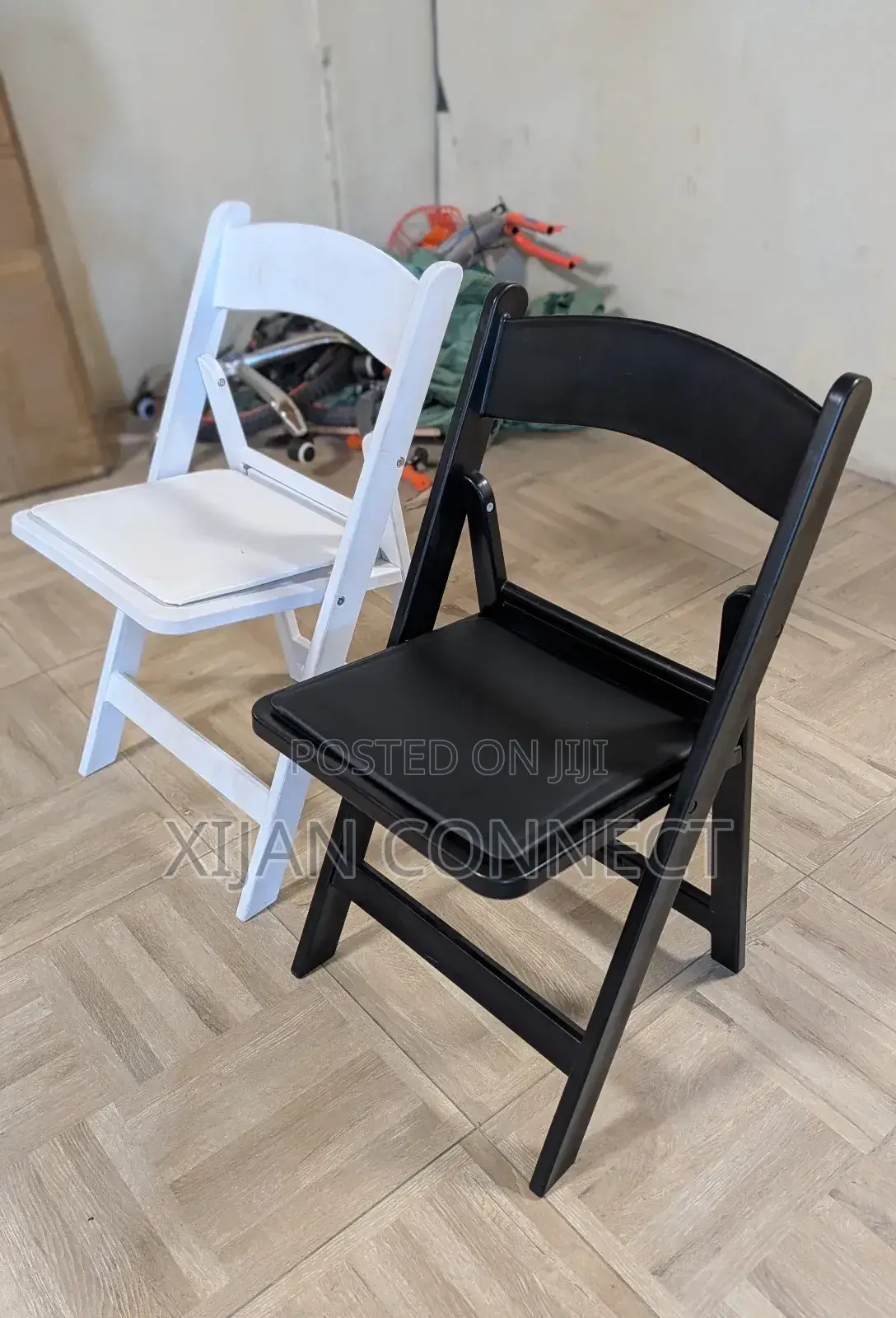 Premium Resin Folding Chairs – Padded Seat for Weddings Events