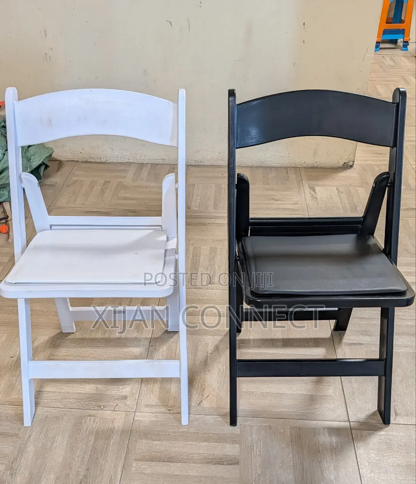 Premium Resin Folding Chairs – Padded Seat for Weddings Events