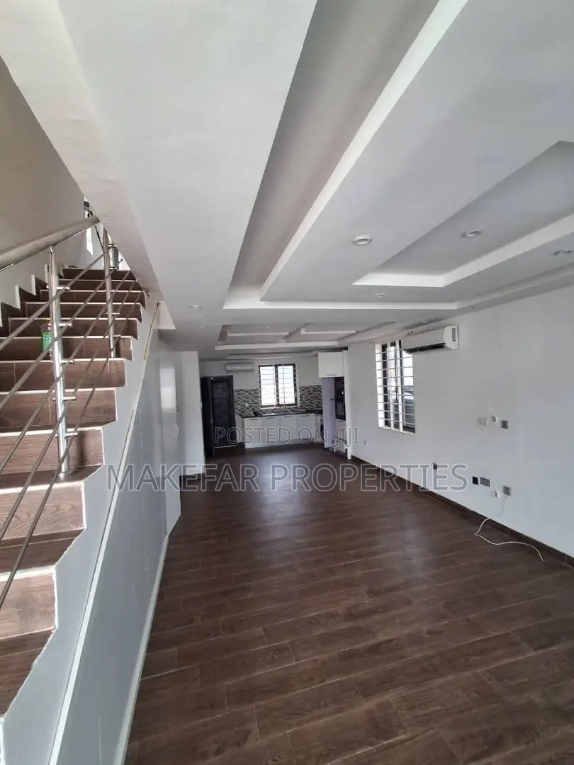 3bdrm House in School Junction for rent