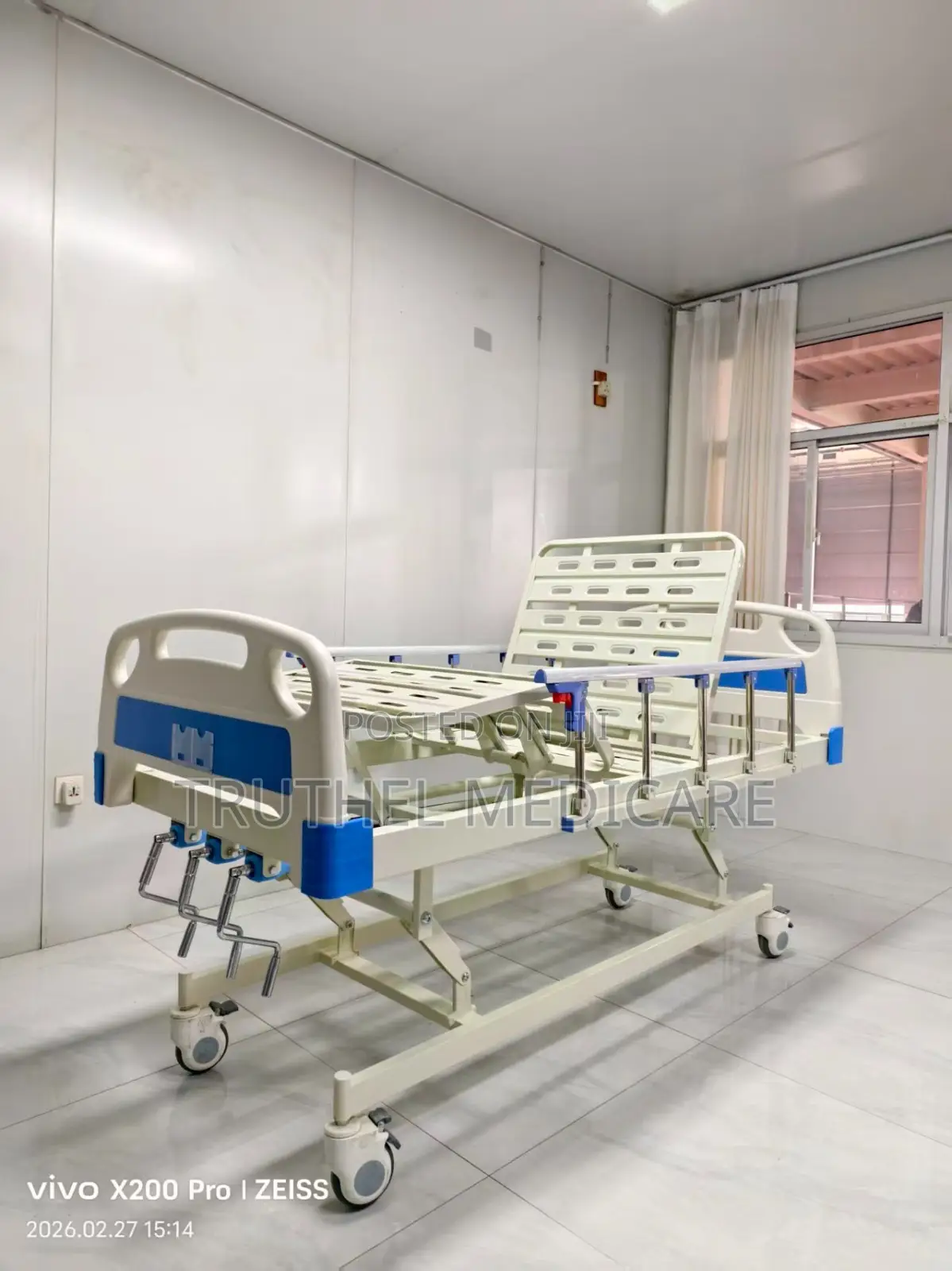 3crank Manual Hospital Bed (Free Mattress, Iv Pole, and Eating Table)