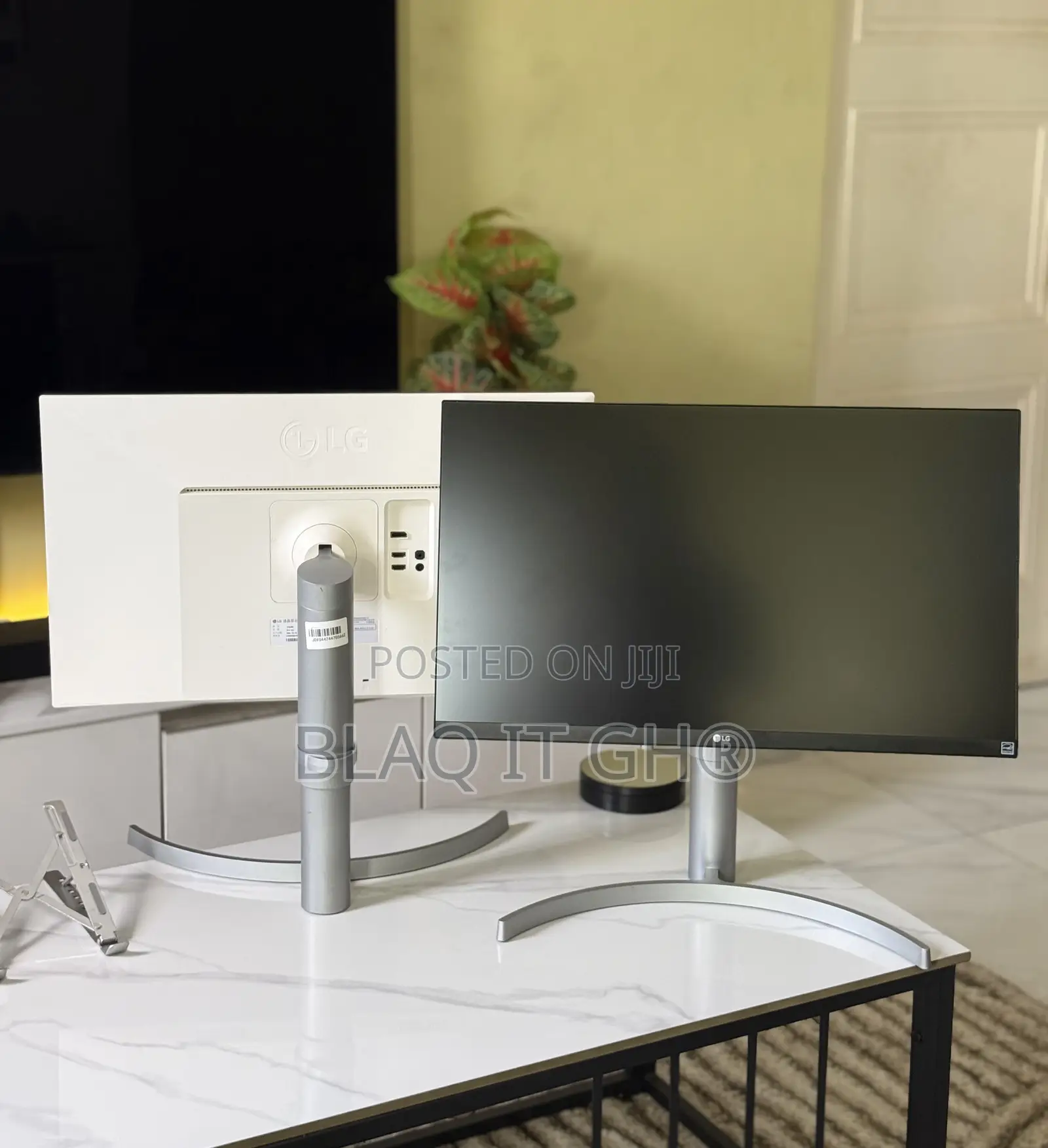 27 Inches Lg Resolution Uhd Edgeless Monitor