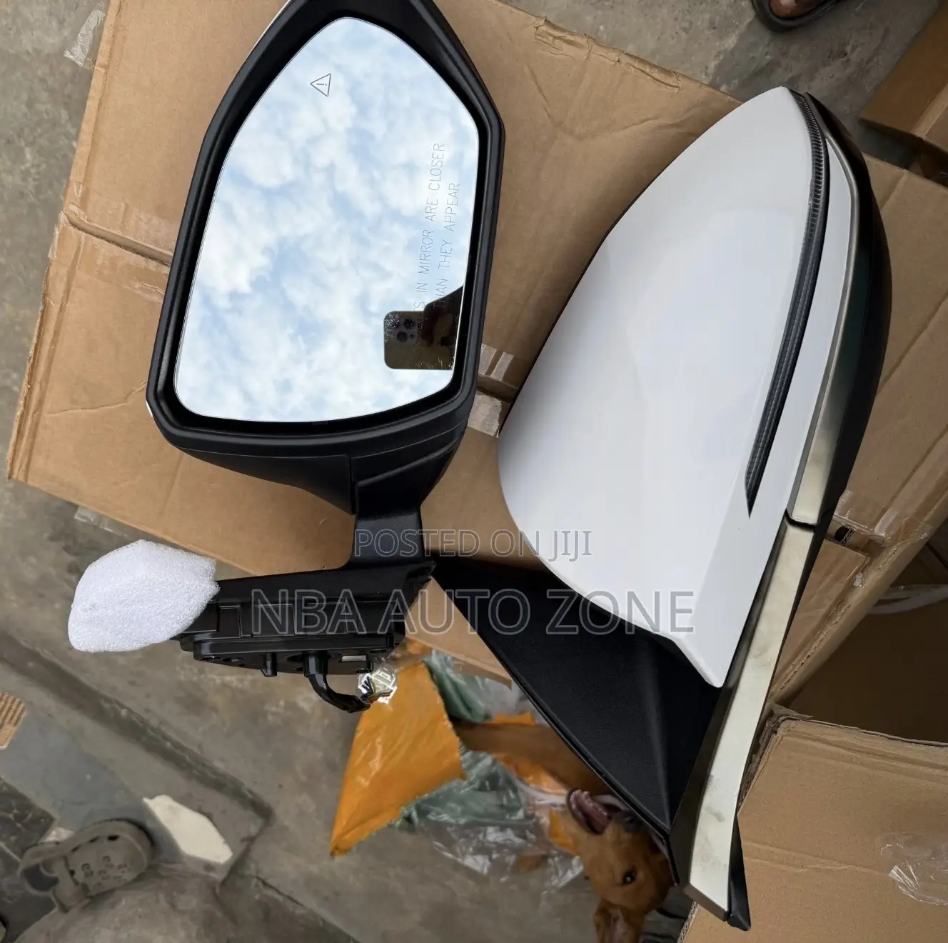 Hyundai Tucson 2023-2025 Side Mirror With Light and Sensor Pair