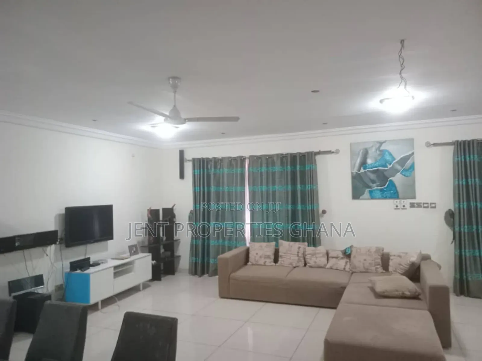 6bdrm House in Accra Metropolitan for sale