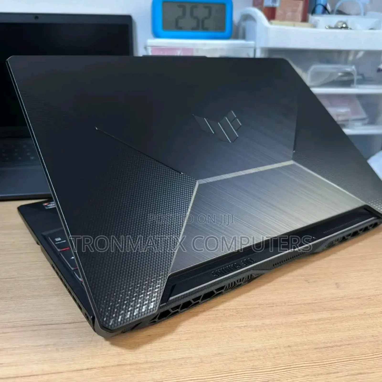 New Laptop Asus ROG Strix G17 16GB AMD Ryzen 7 SSD 1T