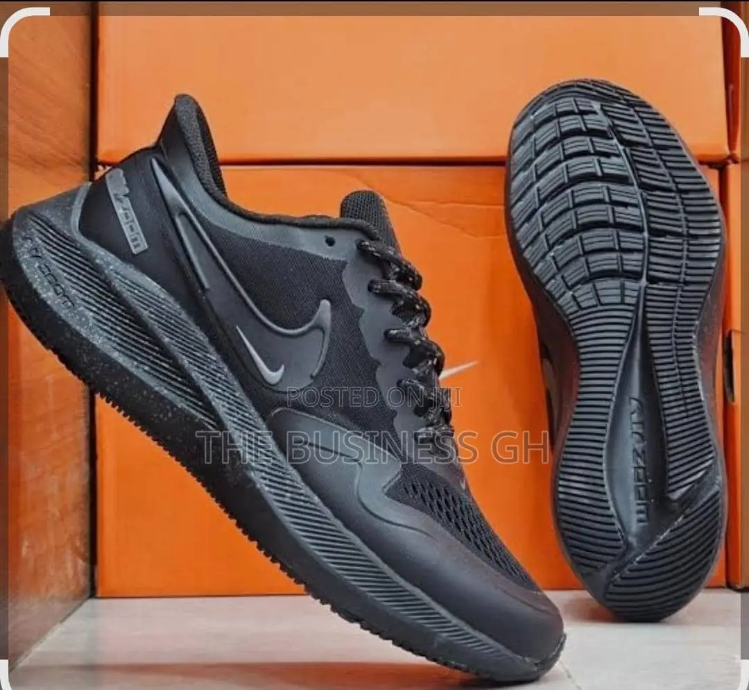Black Nike Trainers