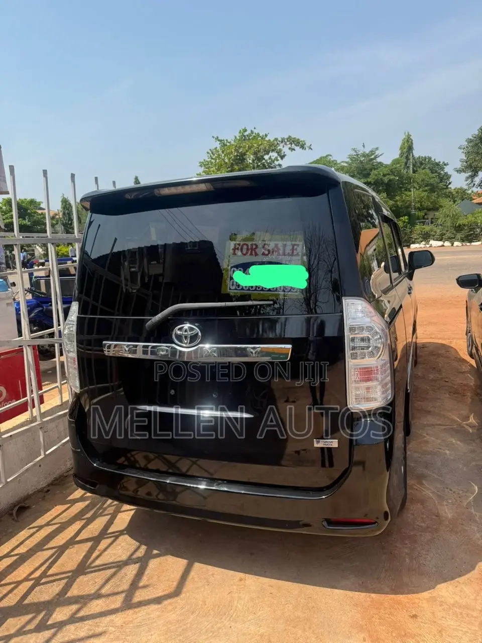Toyota Voxy 2013 Black
