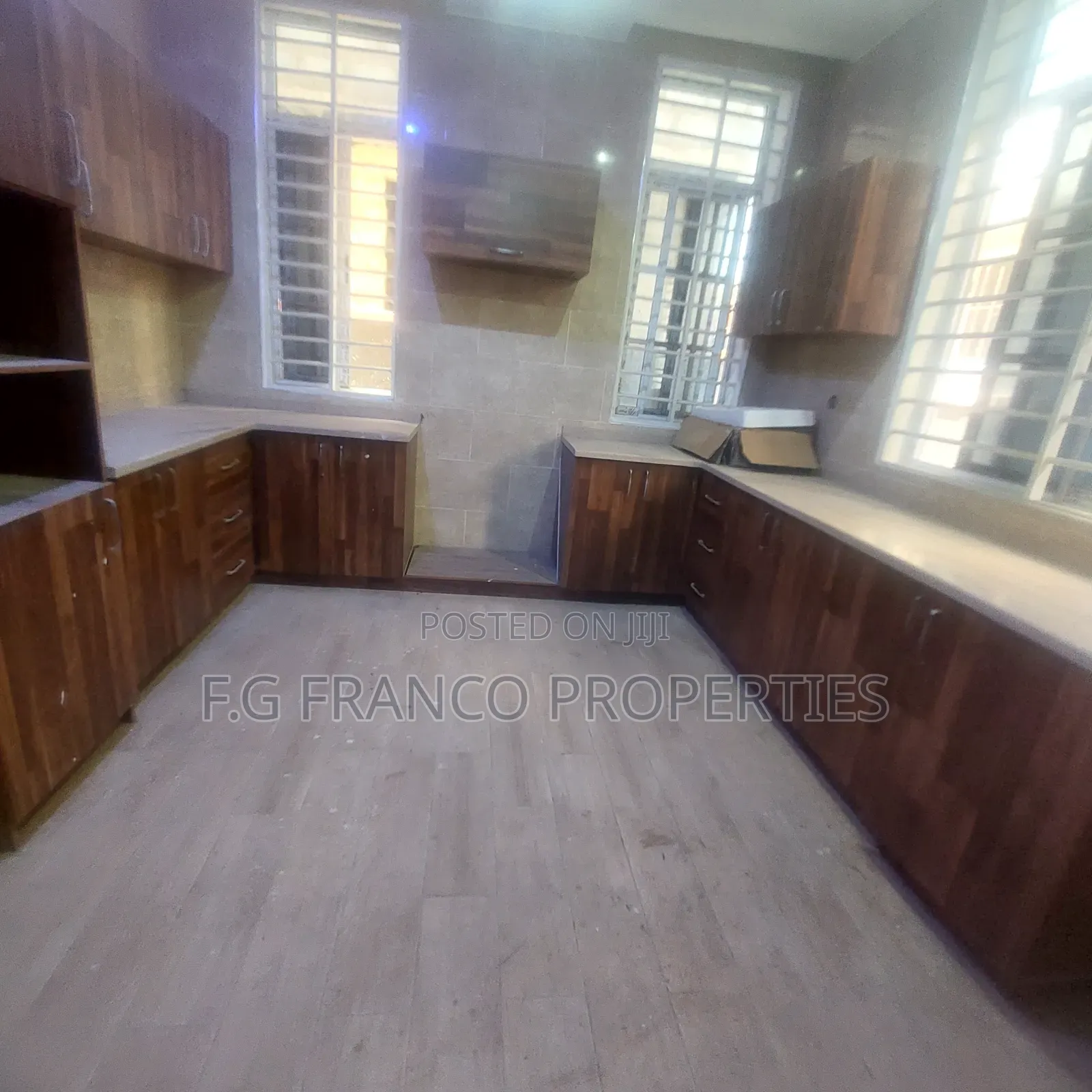 5bdrm House in Kg Franco Properties, Sakumono for sale
