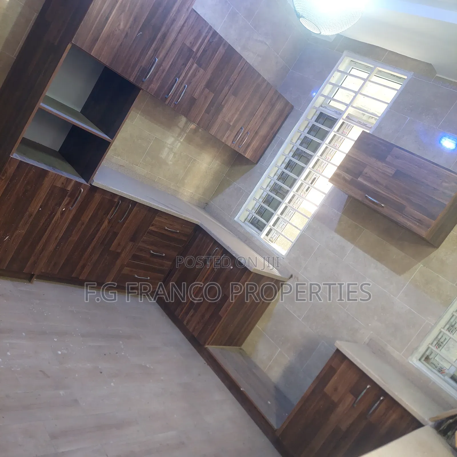 5bdrm House in Kg Franco Properties, Sakumono for sale