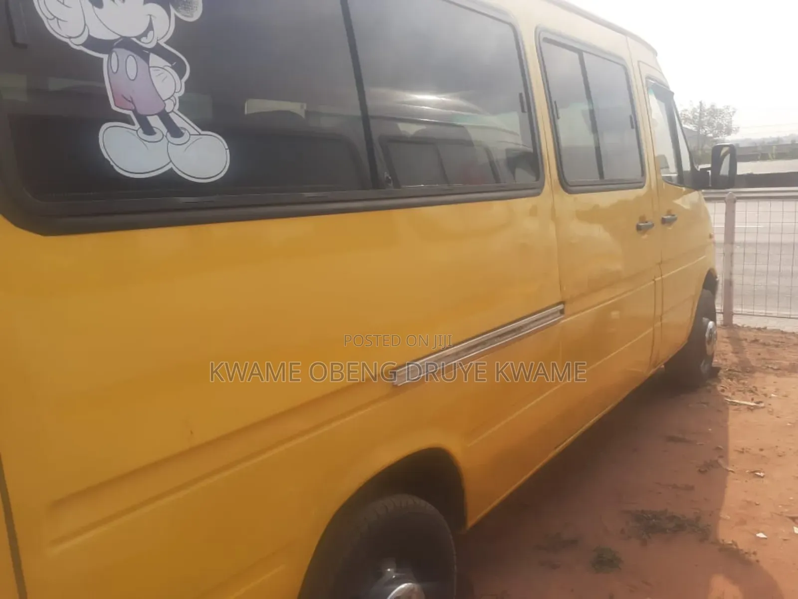 Mercedes-Benz Sprinter 2000 Yellow