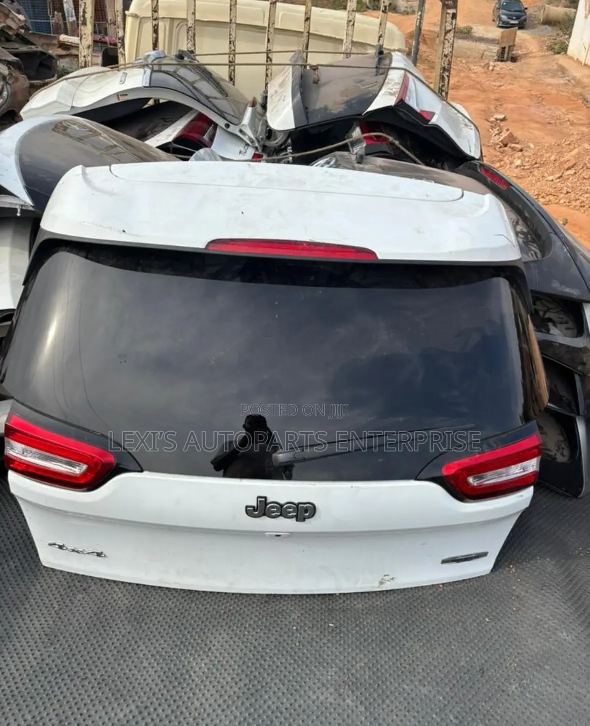 Jeep Cherokee 2016,2017,2018,2019,2020,2021 Tailgate/ Boot Available