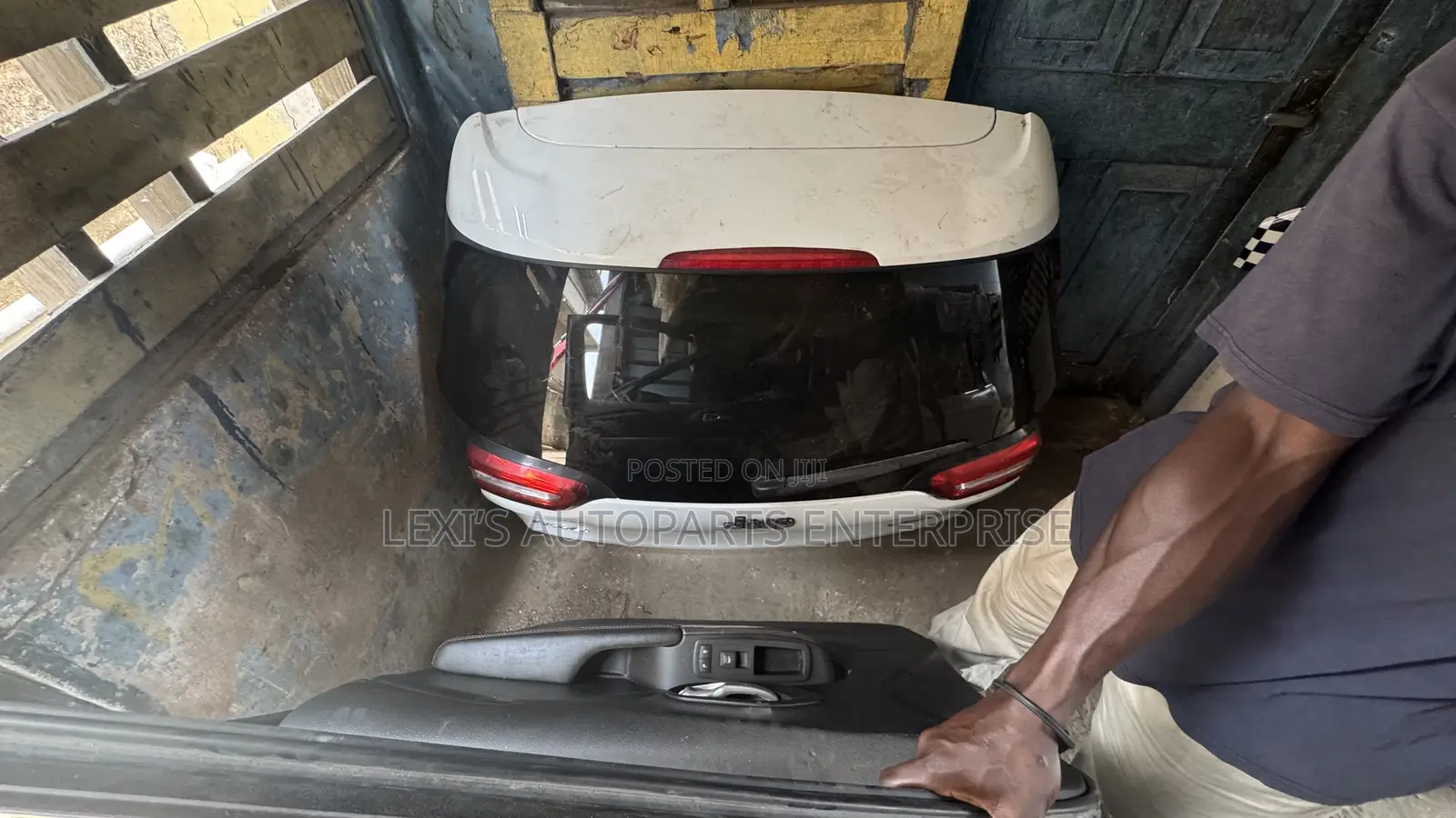 Jeep Cherokee 2016,2017,2018,2019,2020,2021 Tailgate/ Boot Available