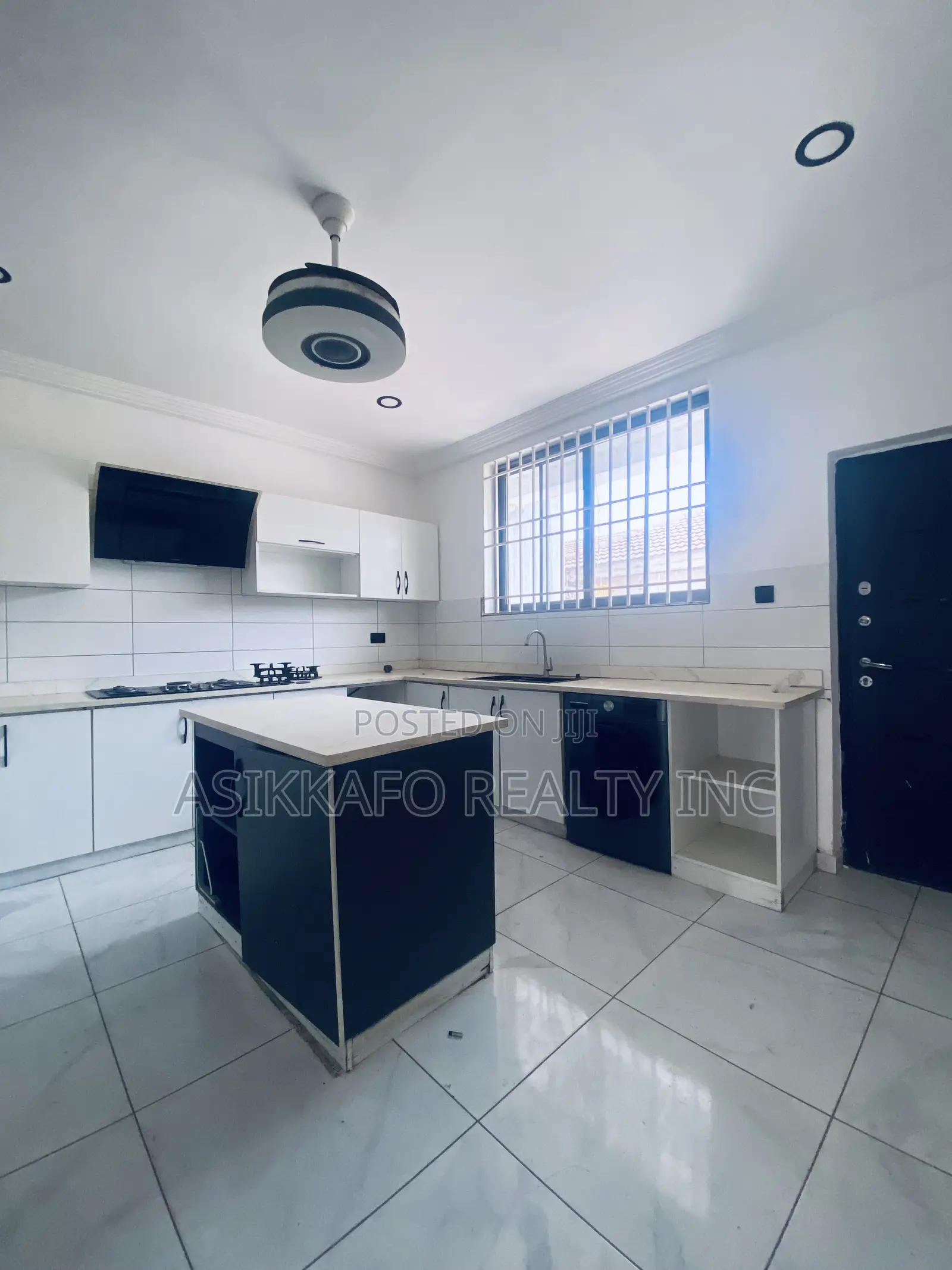 3bdrm Duplex in Hfc Estate, Spintex for rent