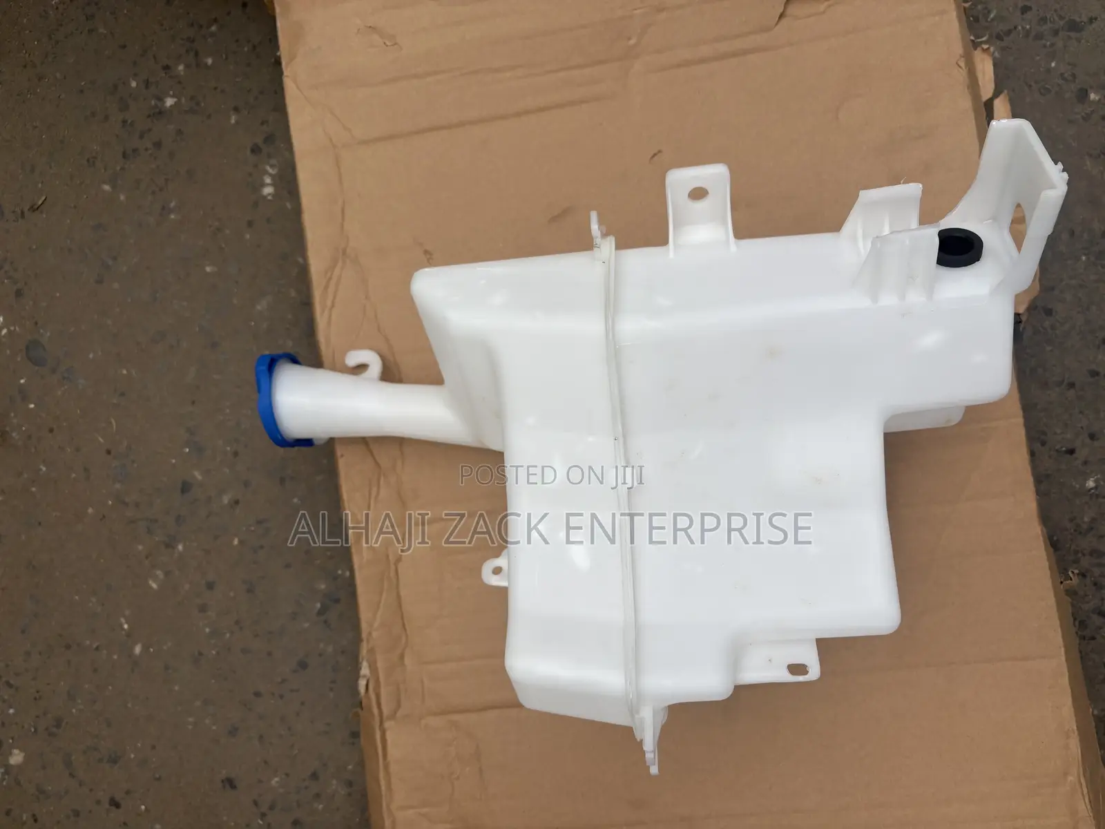 Hyundai Elantra 2018 Wiper Wash Gallon