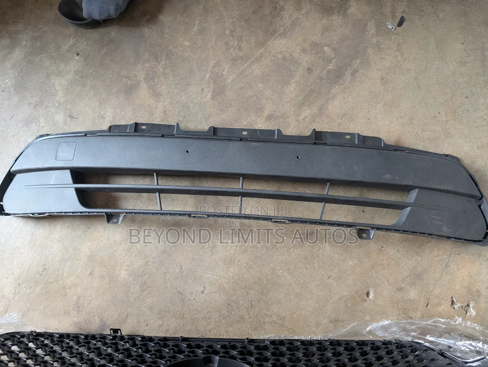 Kia Sorento 2016,2017,2018,2019 Down Grille / Bumper Grille