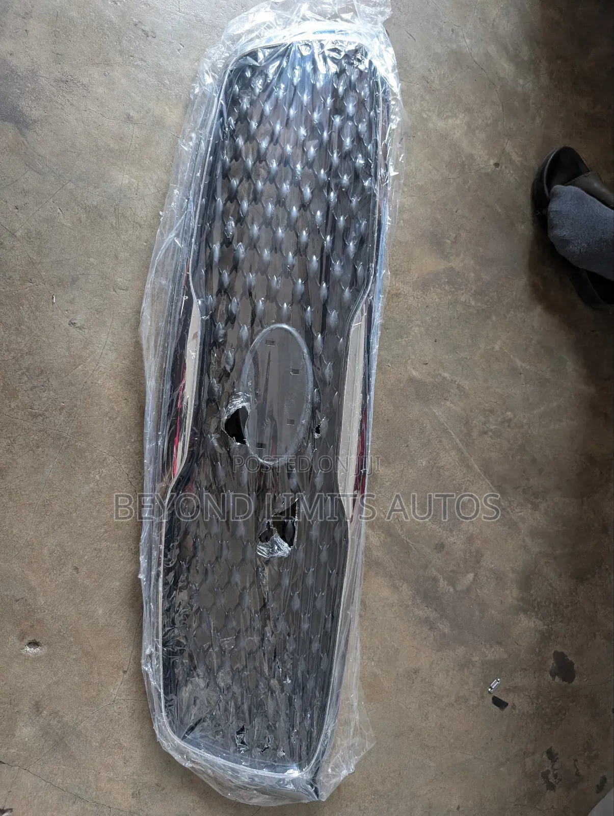 Kia Sorento 2016,2017,2018,2019 Top Grille/ Front Shell