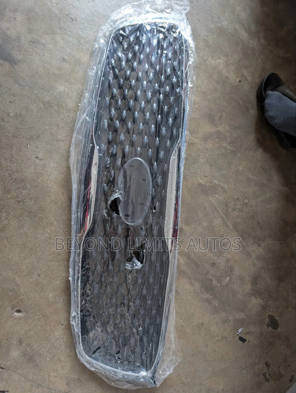 Kia Sorento 2016,2017,2018,2019 Top Grille/ Front Shell