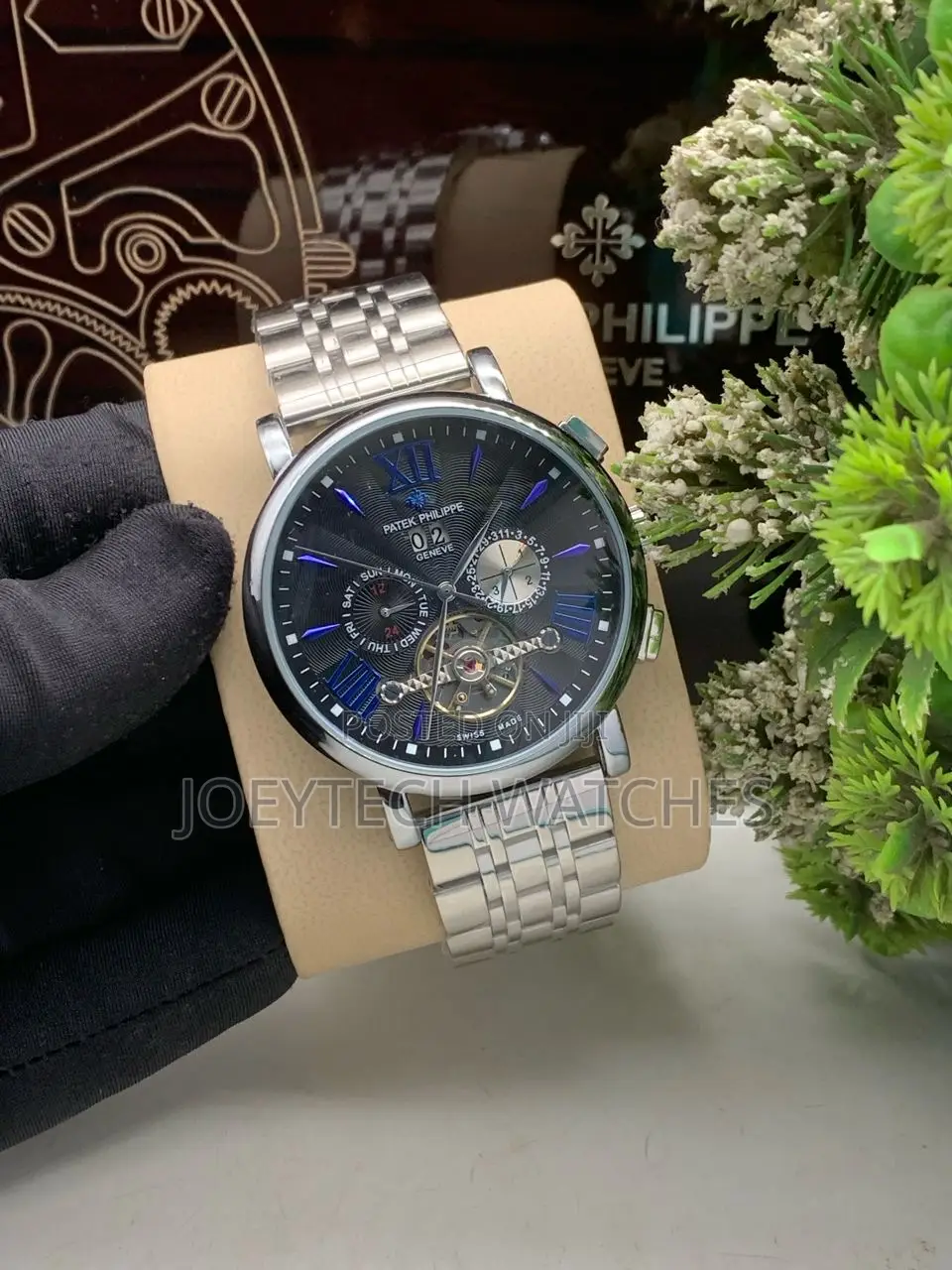 Chain Mechanical Timepiece (Patek Philippe)