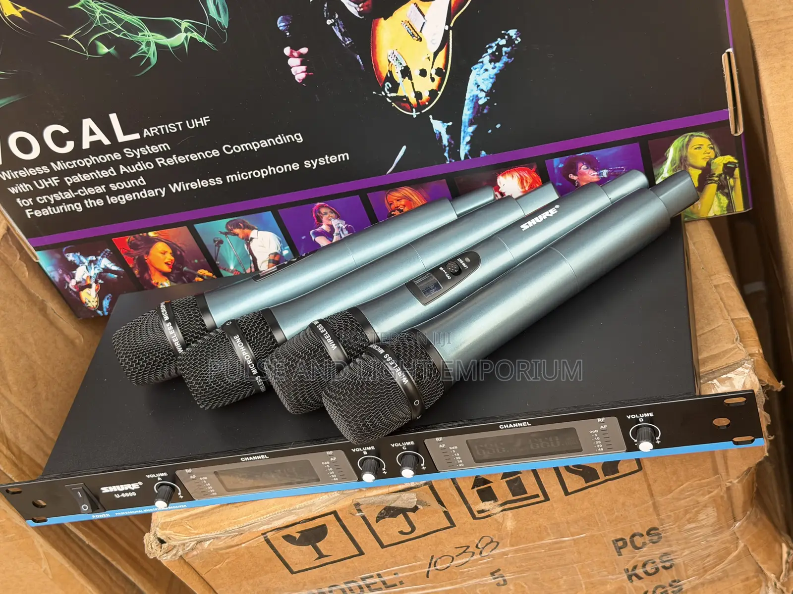 Shure U-6600 Uhf 4-in-1 Professional Wireless Microphone System.