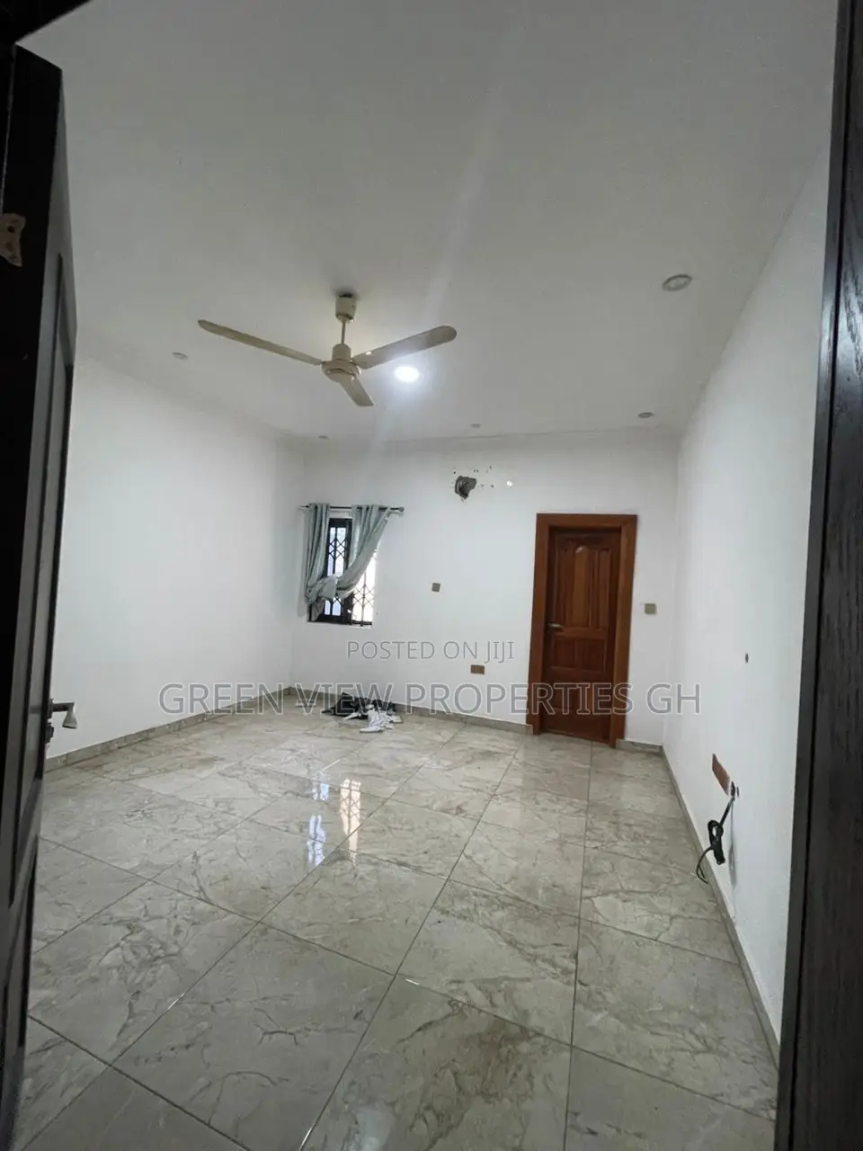 4bdrm Duplex in West Hills Mall Area for rent