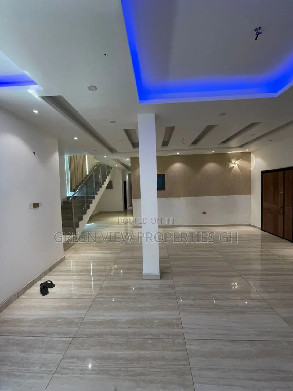4bdrm Duplex in West Hills Mall Area for rent