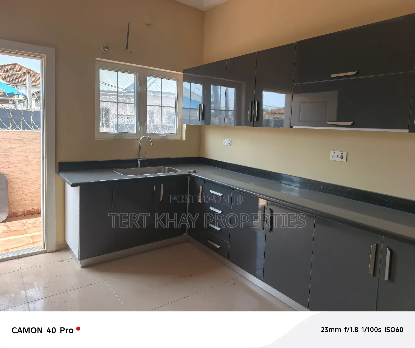 3bdrm House in Shell Signboard, Spintex for sale