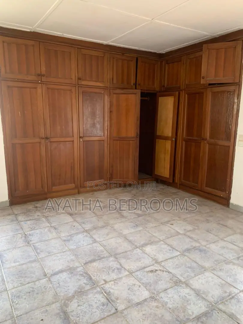 4bdrm House in Camp 2, New Town for rent