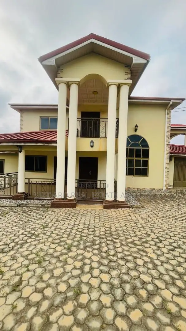 5bdrm House in Pokuase for sale