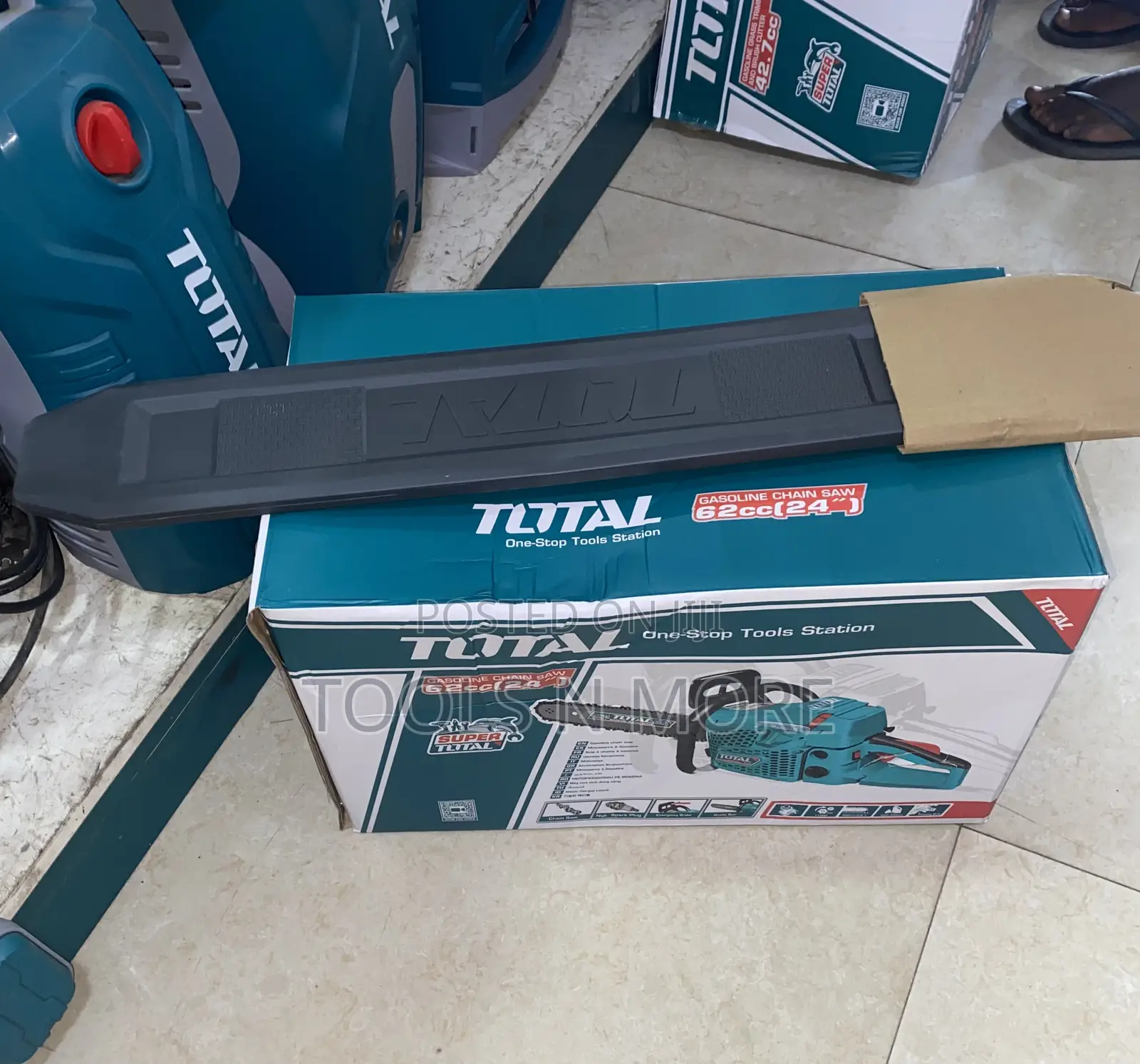 Total Gasoline Chainsaw 24”