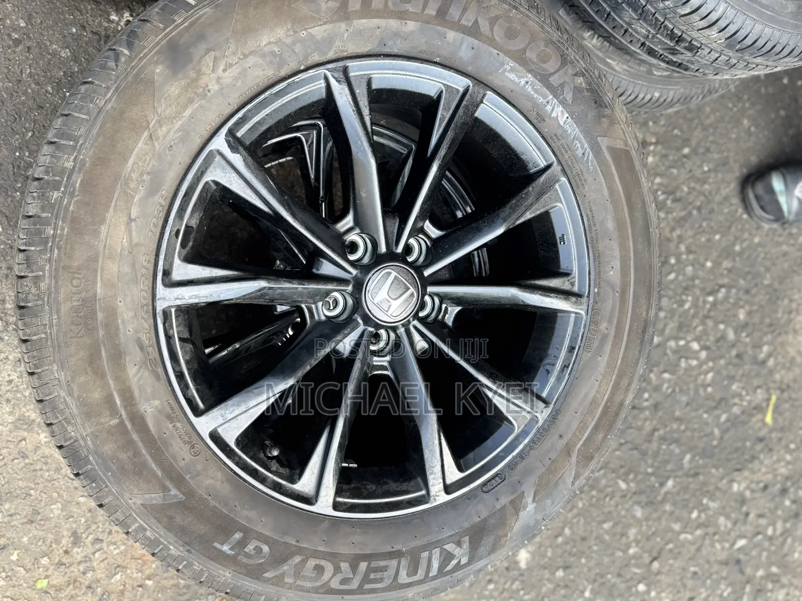 Honda Cr-v 24 Complete Tire