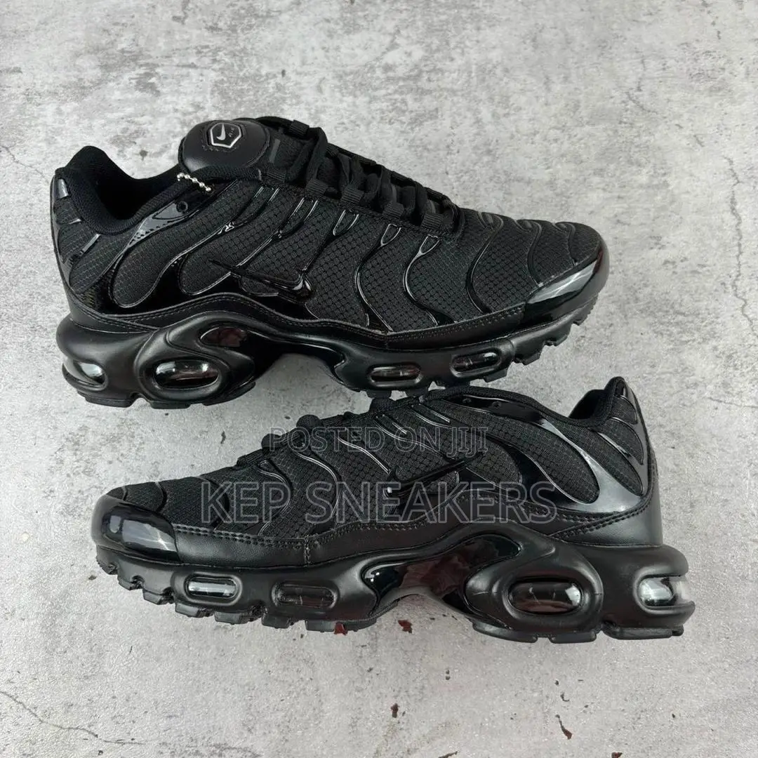 Nike Air Max Plus "Triple Black"