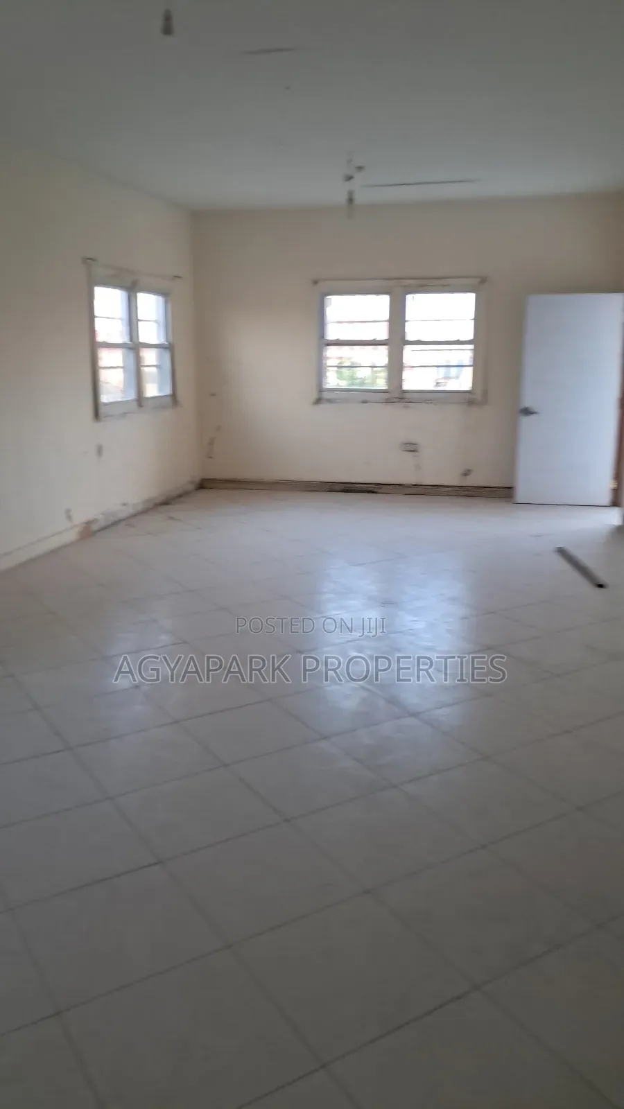Commercial House for Sale