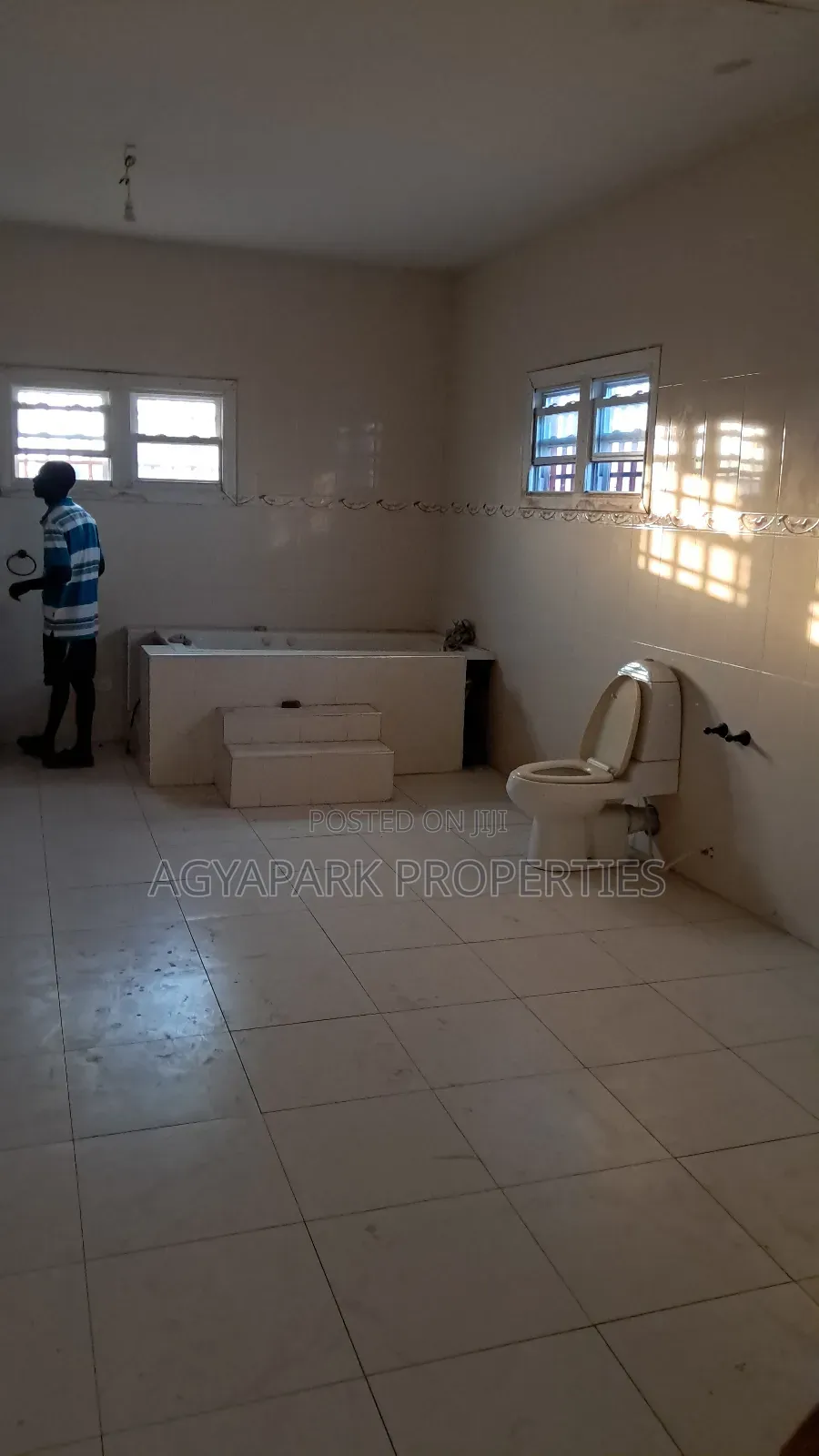 Commercial House for Sale