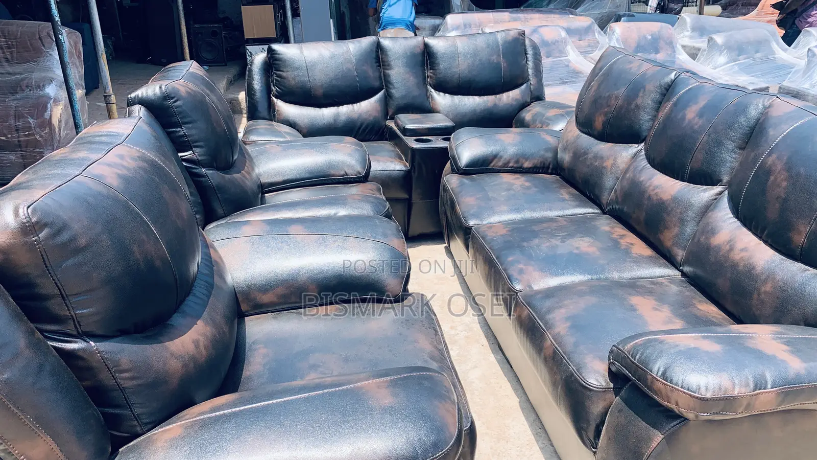Comfortable Complete Sofa Set, Comes With Storage and Cup Holders