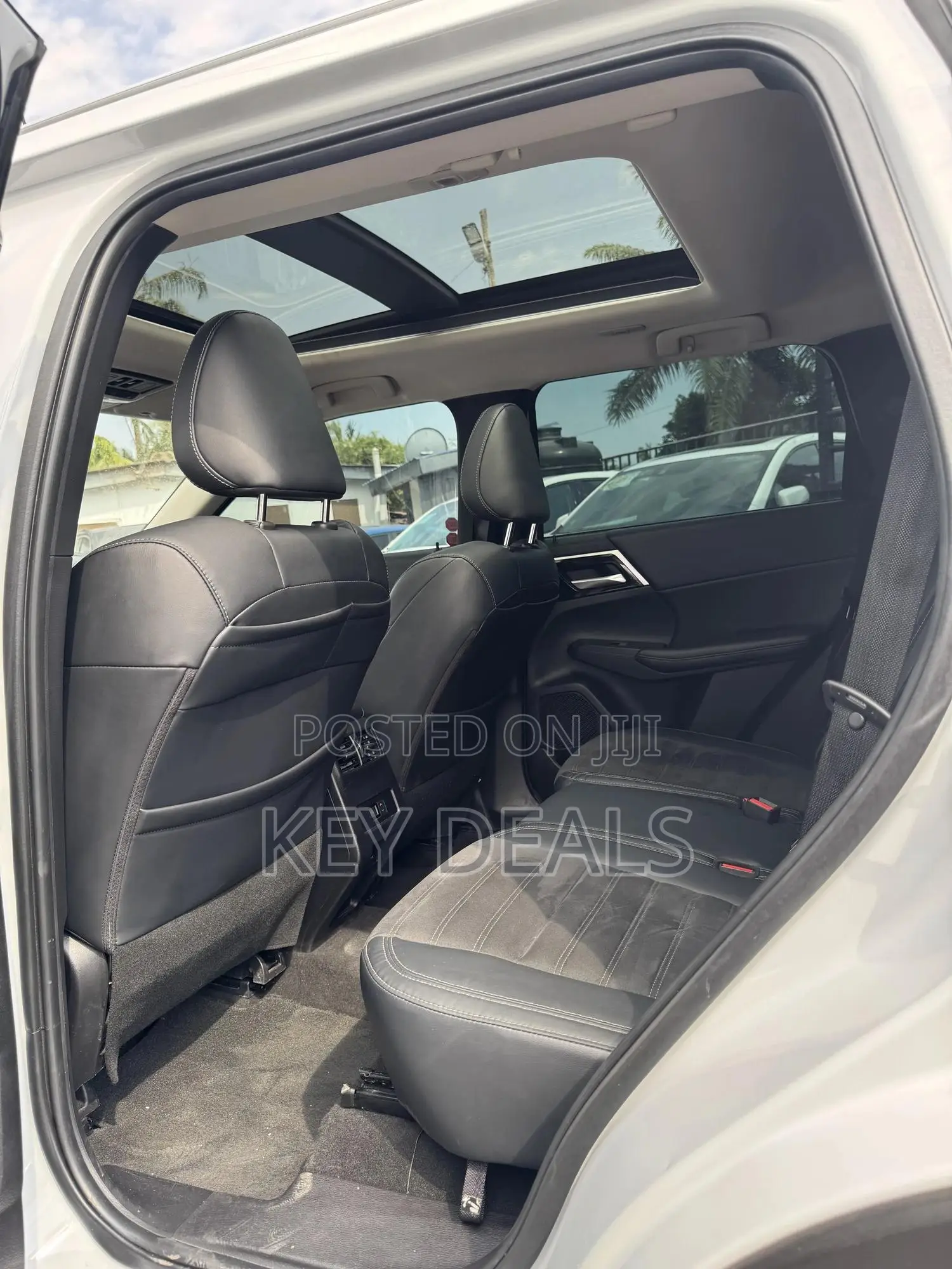 Mitsubishi Outlander SE 2023 White