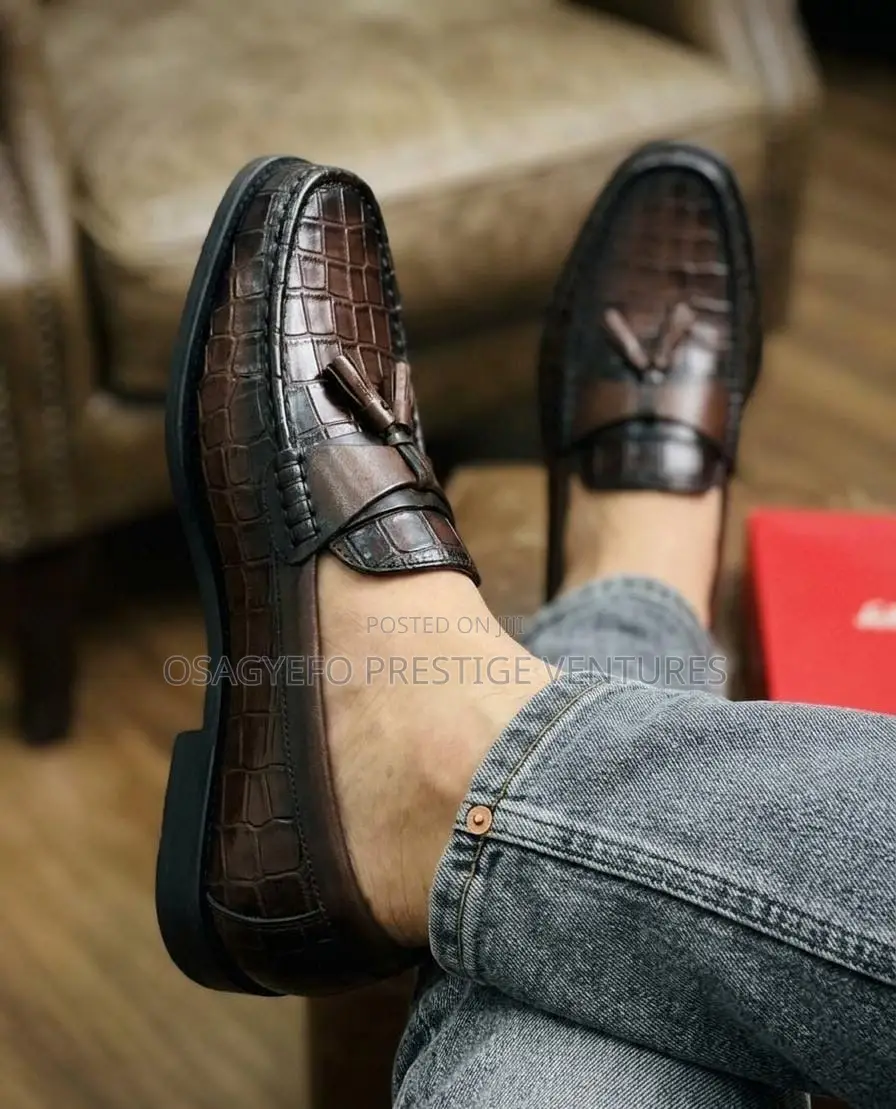 High Quality Leather Ferraganmo Shoe Coffee