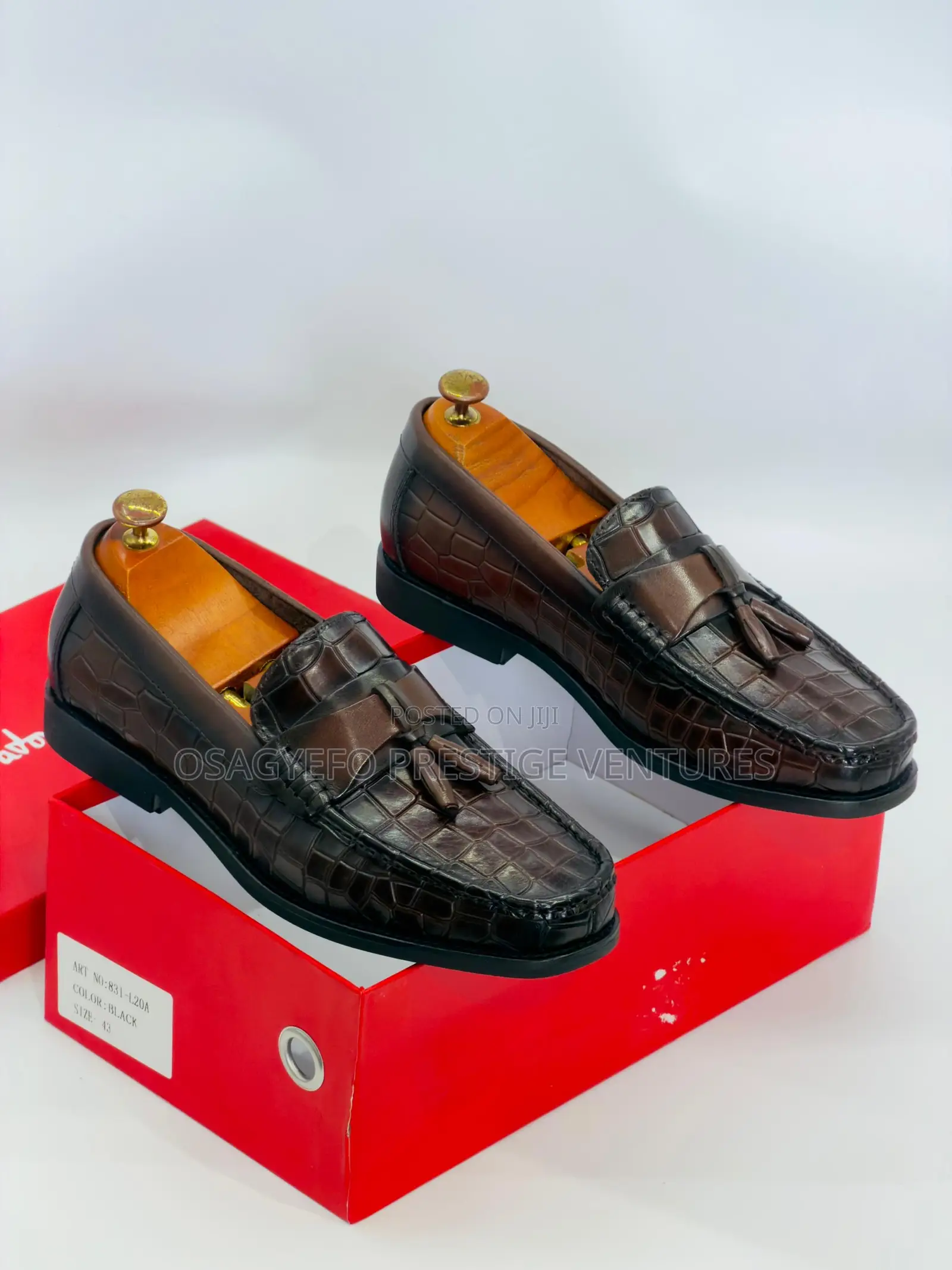 High Quality Leather Ferraganmo Shoe Coffee
