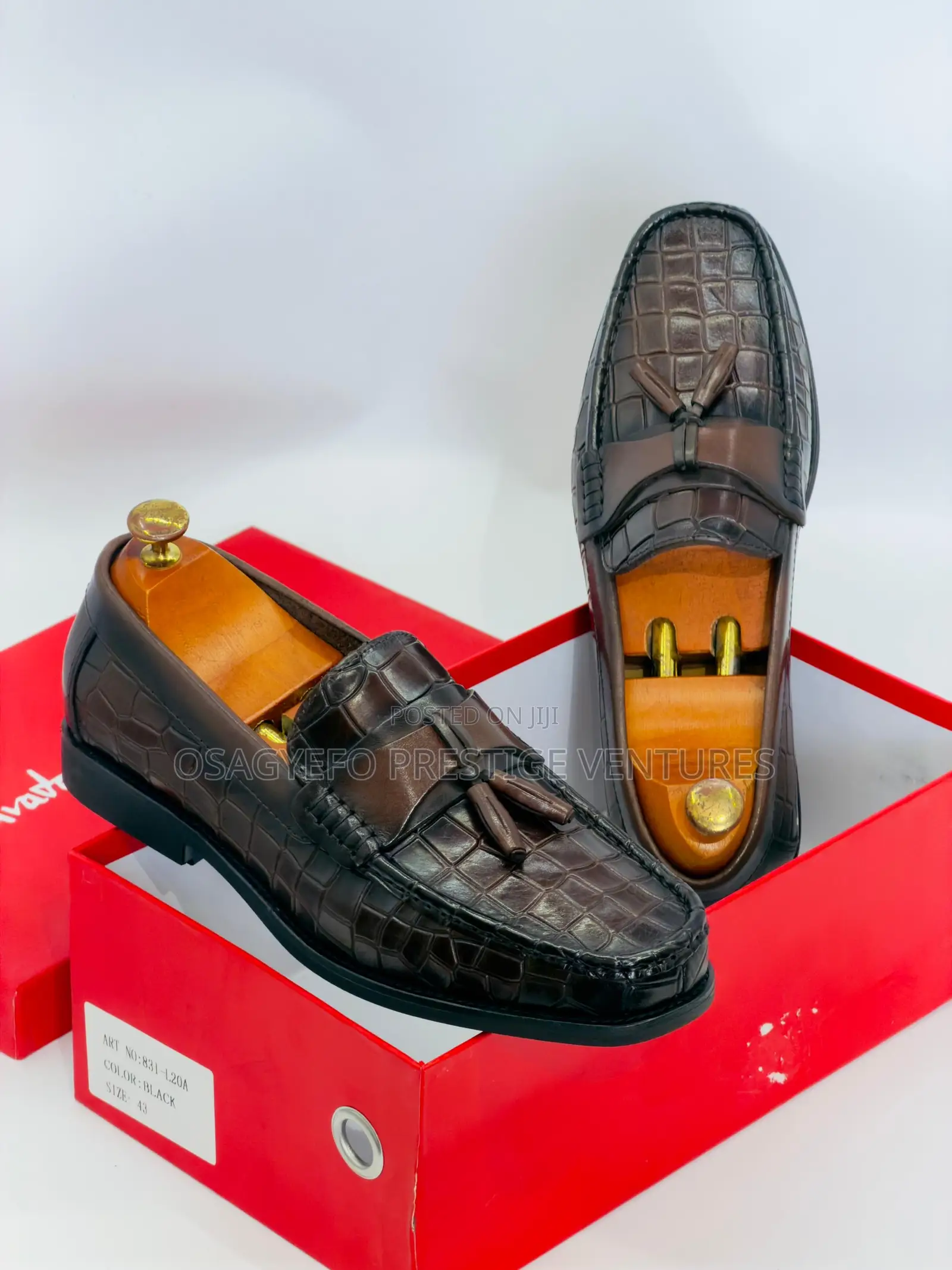 High Quality Leather Ferraganmo Shoe Coffee