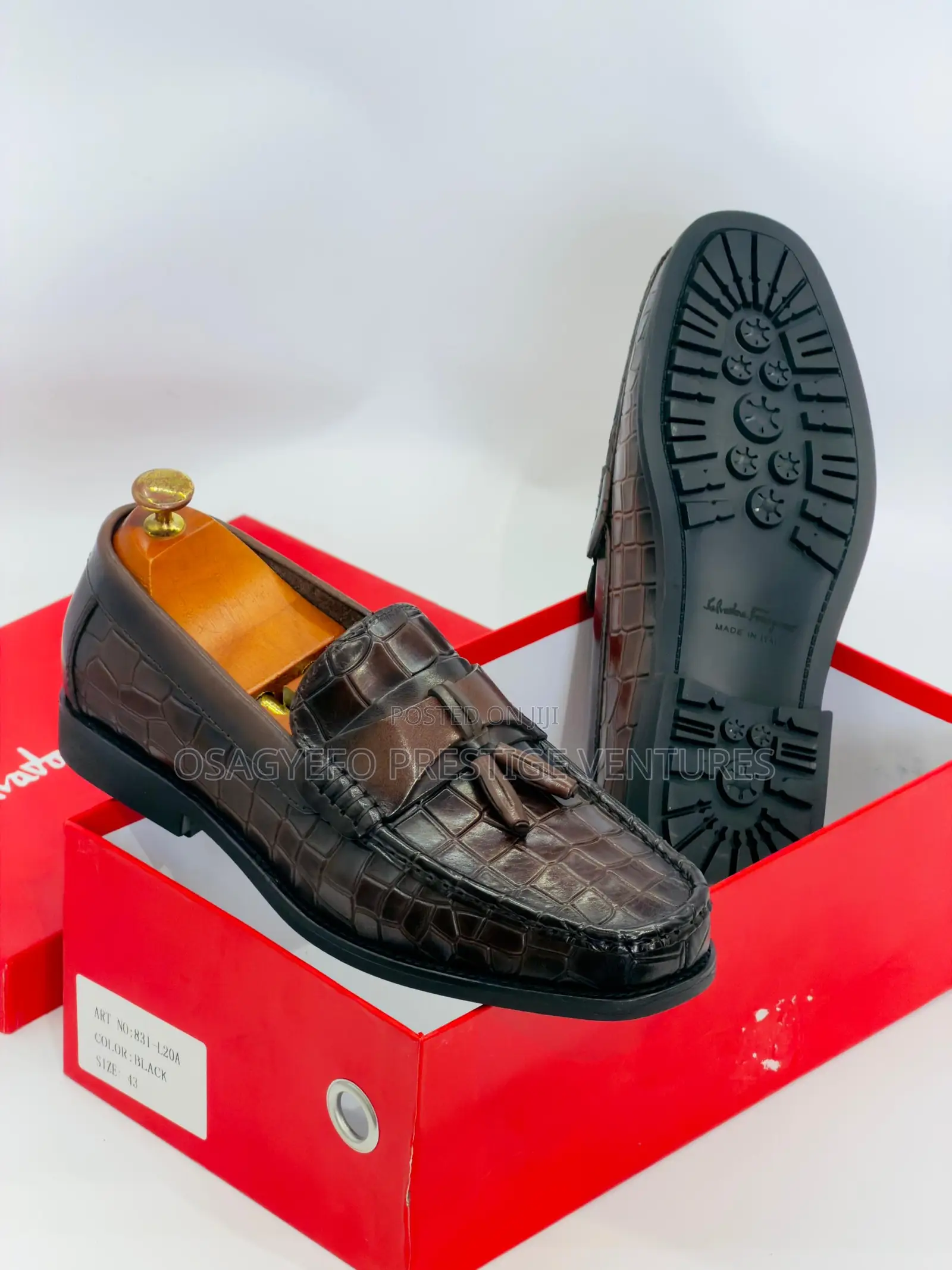 High Quality Leather Ferraganmo Shoe Coffee
