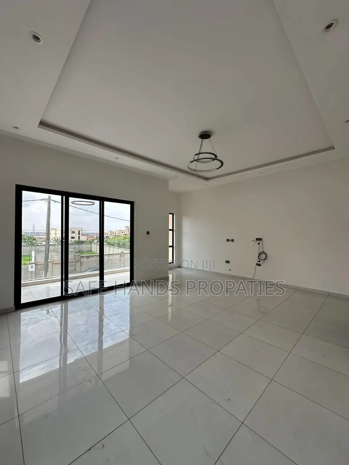 4bdrm Duplex in Accra Metropolitan for sale