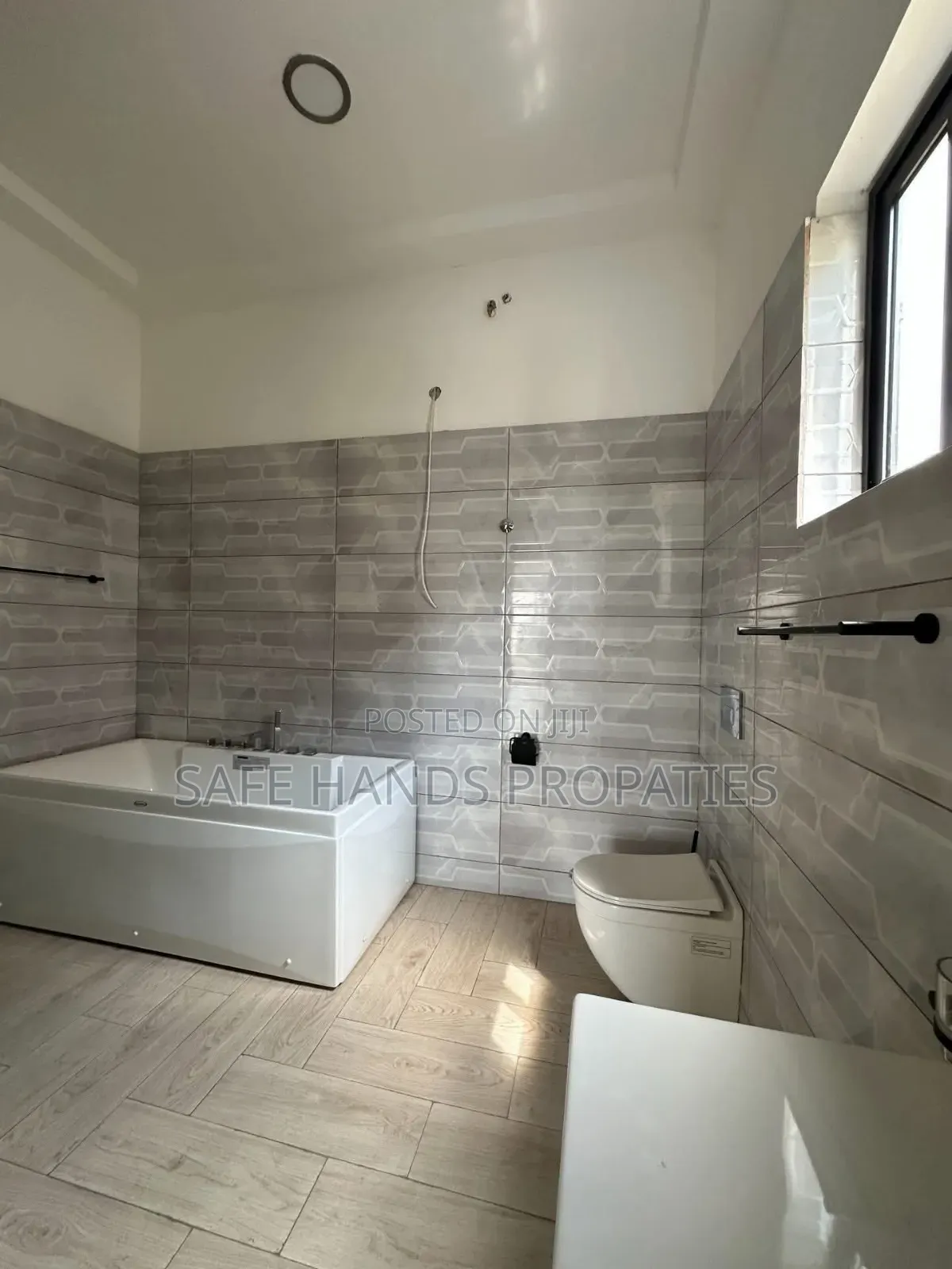 4bdrm Duplex in Accra Metropolitan for sale