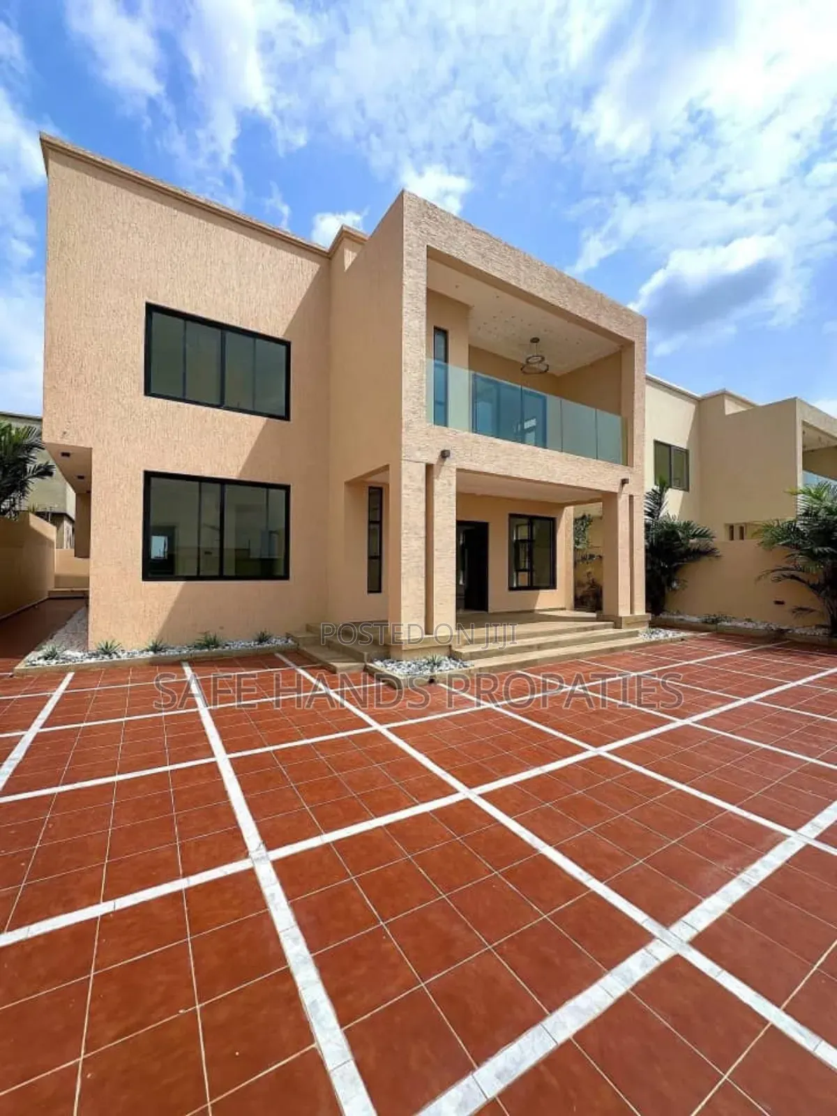 4bdrm Duplex in Accra Metropolitan for sale