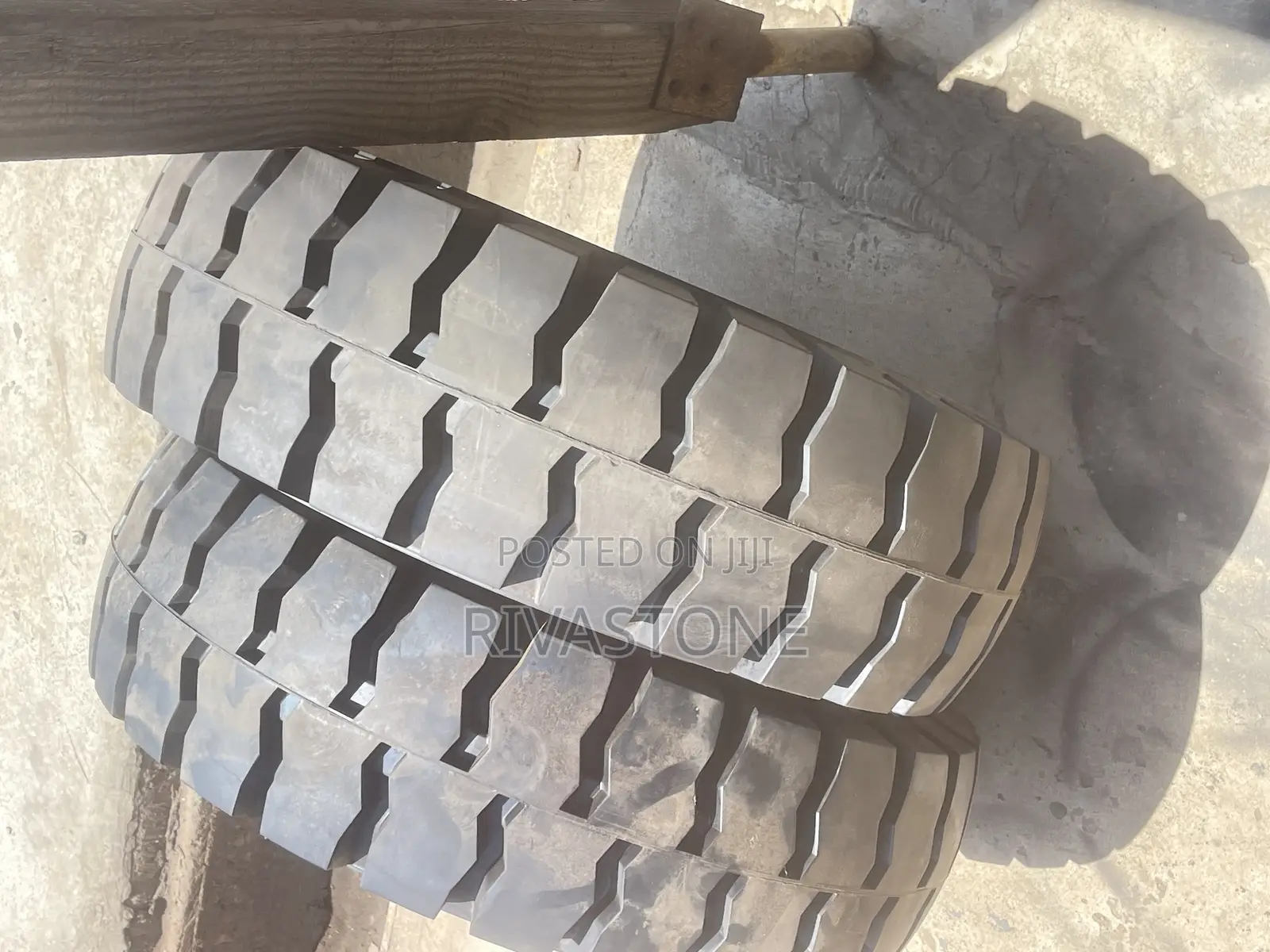 Solid Forklift Tyres