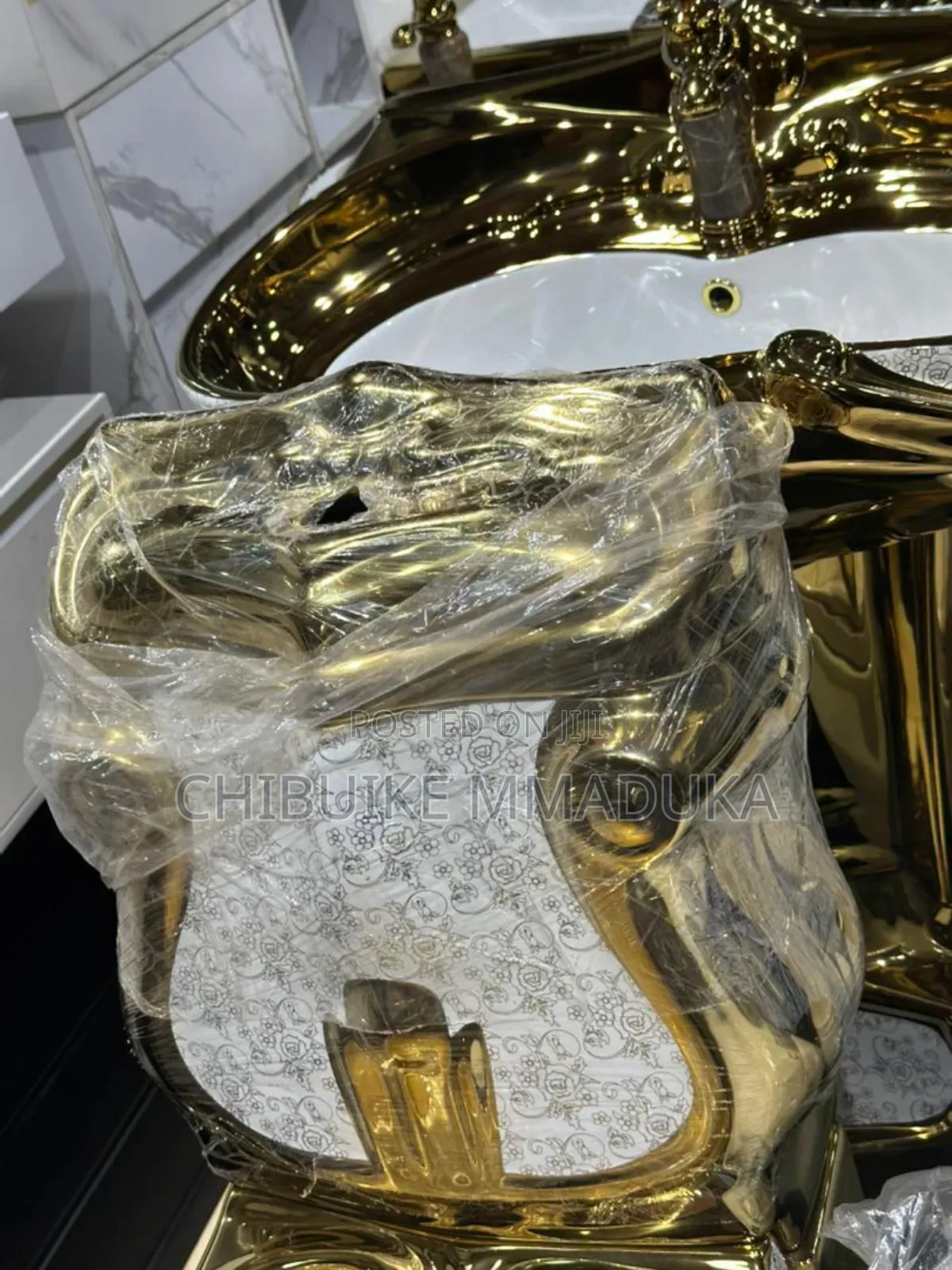 Gold Toilet Seat and Basin