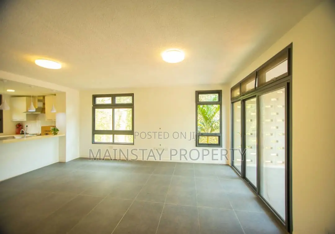 3bdrm Townhouse / Terrace in Oyarifa for rent