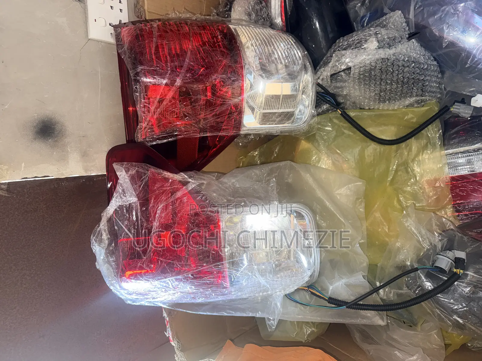Toyota Tundra 2007/2008/2009/2010/2011/2012/2013 Tail Lights Pair