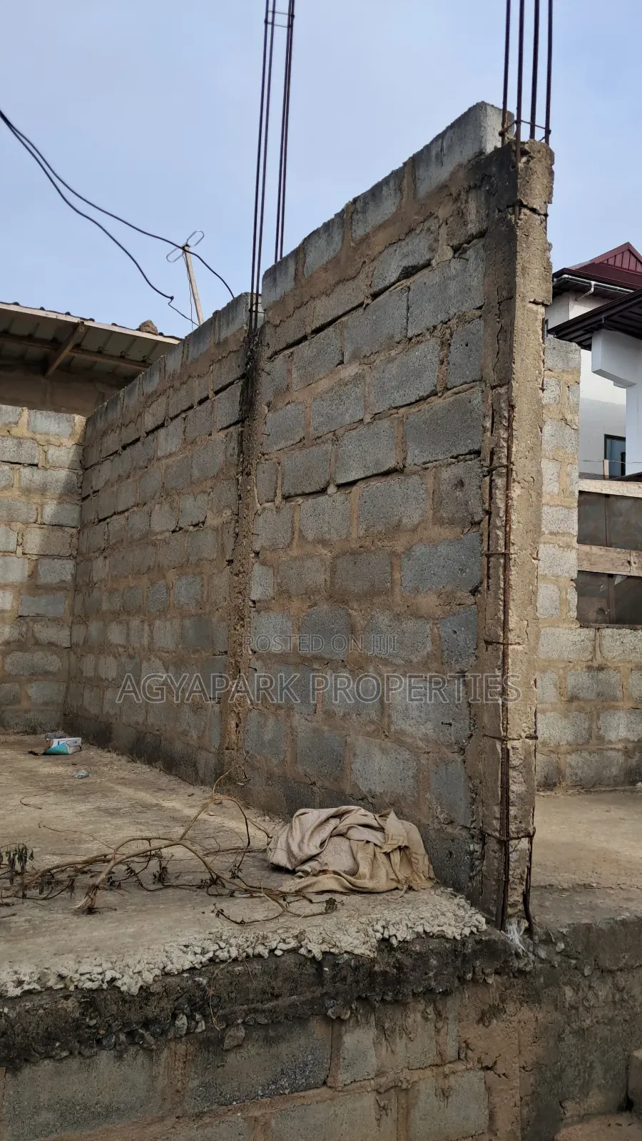 3bdrm Apartment in Amasaman Doblogono for sale